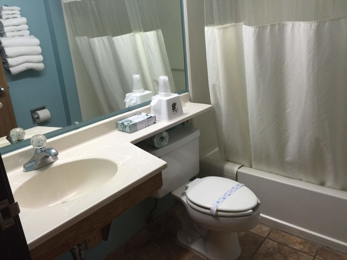 Bathroom 4, Super 8 by Wyndham Cedar City, Iron
