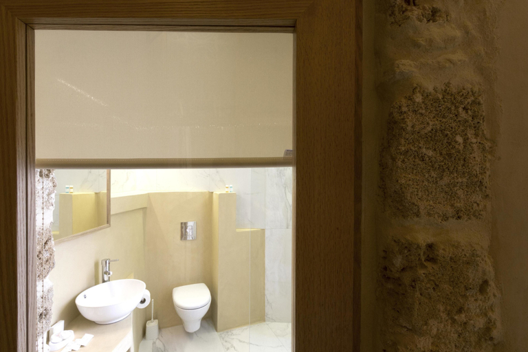 Bathroom 4, Evans House II, Crete