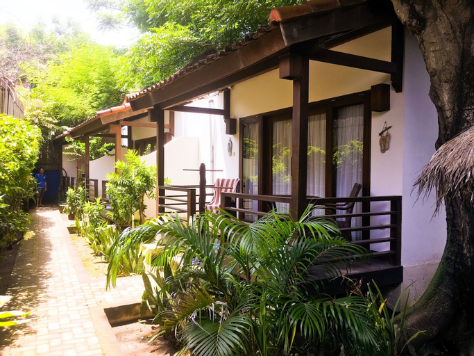 Exterior & Views 8