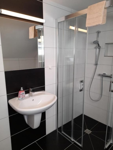Bathroom 5, Gästehaus, Das Fischerhus, Wittmund