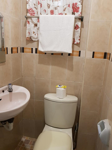 Bathroom 3, Jejsellends Garden Cottages, Malay