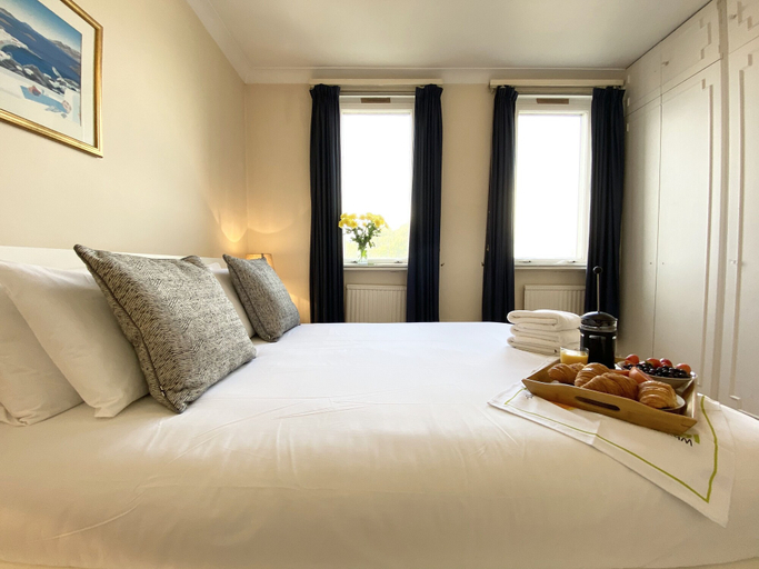 Bedroom 2, Stylish Apartments next to Buckingham Palace, London