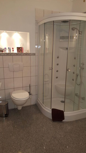 Bathroom 4, Koenigreich Romkerhall, Goslar