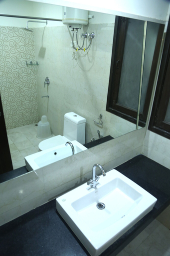 Bathroom 3, Anantkoti Hotel, Delhi