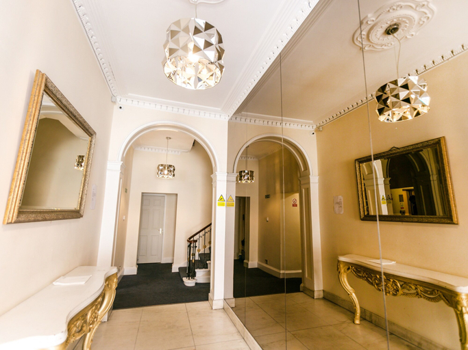 Others 5, Park Lane Apartments - Clarges St, London
