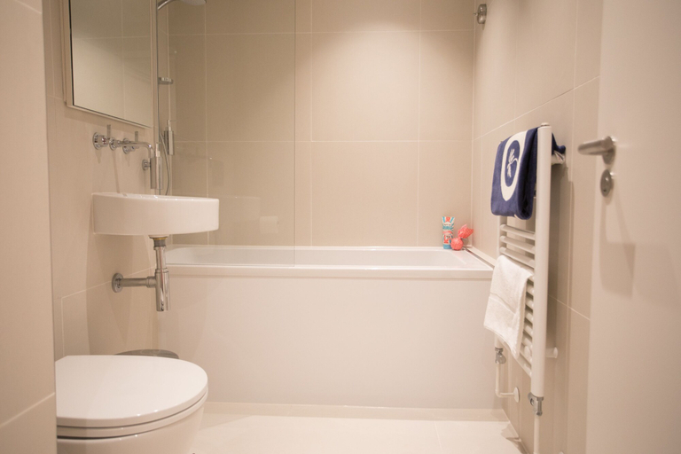 Bathroom 5, Moonside - Stunning Angel Apartments, London