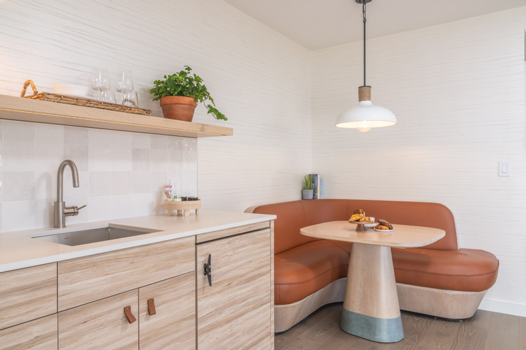 Dining Room 28