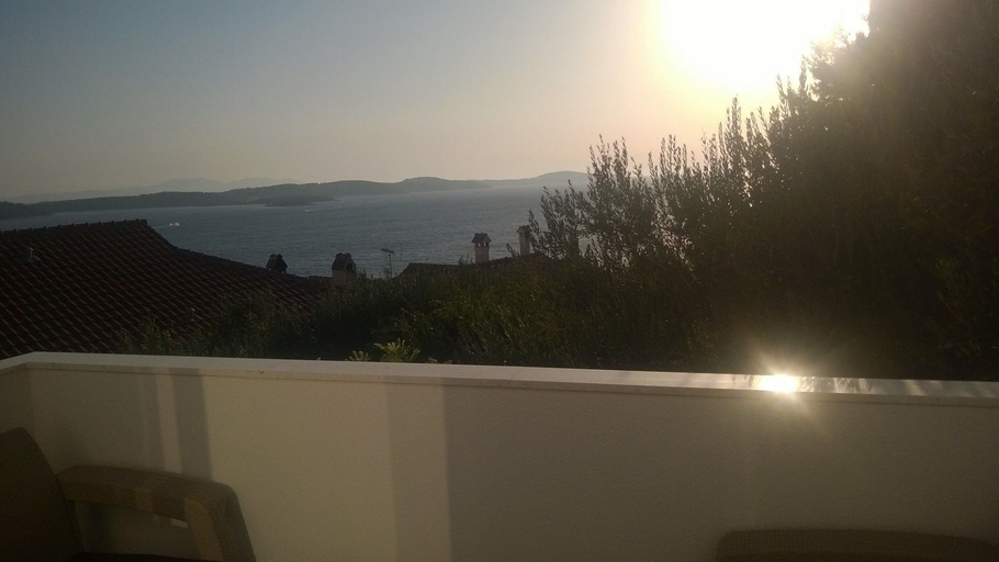 Exterior & Views 2, J & B Holiday House, Hvar