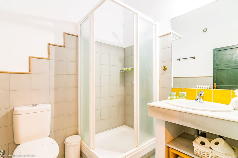 Bathroom 5, Cortijo el Indiviso, Cádiz