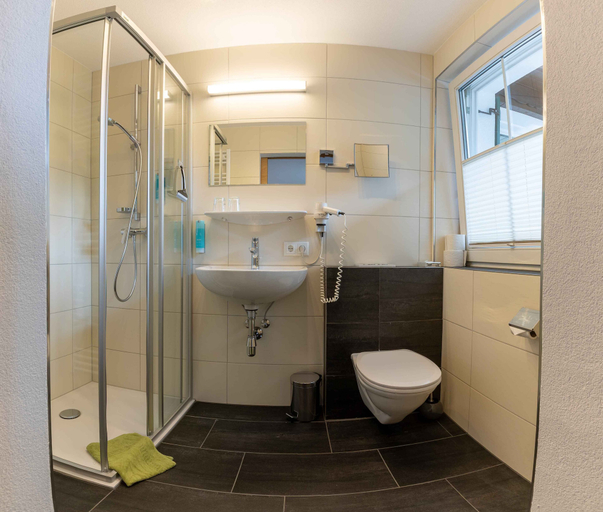Bathroom 3, Apart Matthias, Schwaz