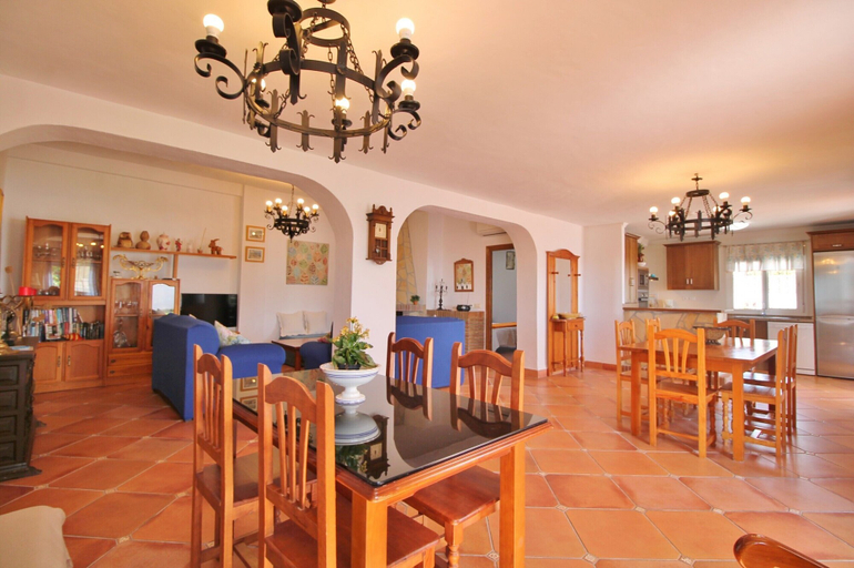 Food & Drinks, 1004 Villa Jeromo, Málaga