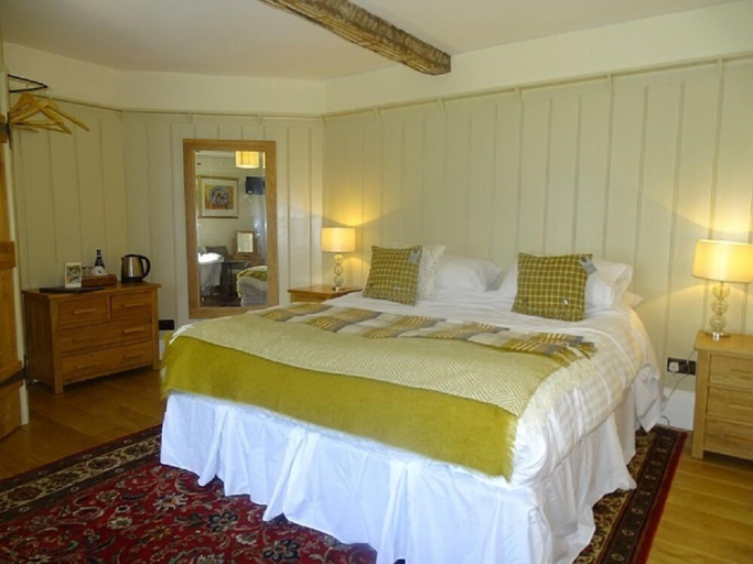 Bedroom 2, Cann Office Hotel, Powys