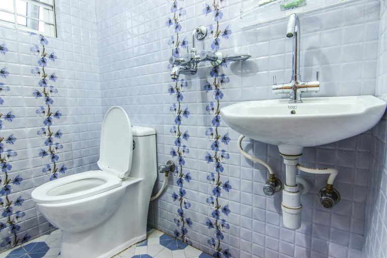 Bathroom, Hotel Middle East, Gandaki