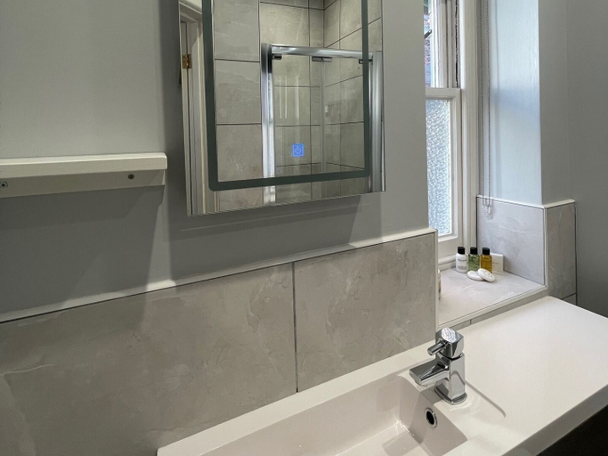 Bathroom 3, Southcliffe Bed & Breakfast, Devon