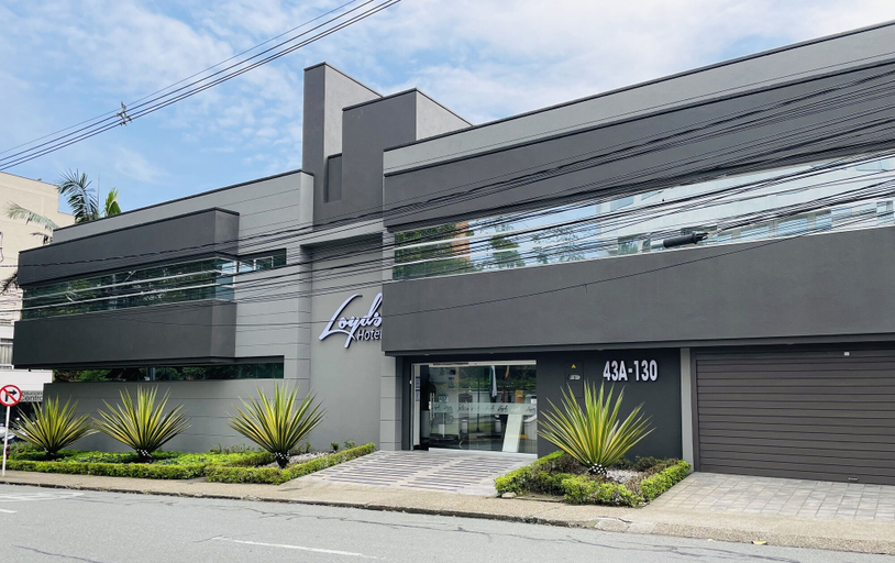 Exterior & Views