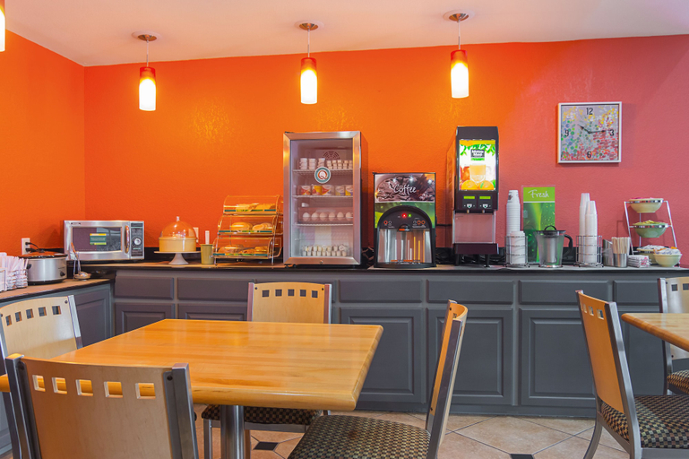 Food & Drinks 5, Quality Inn Carthage, Panola