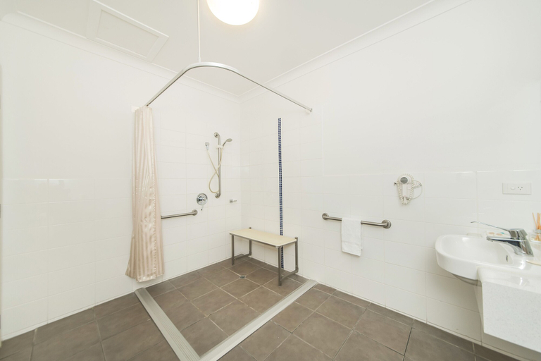 Bathroom 5, The Coast Motel, Livingstone - Pt B