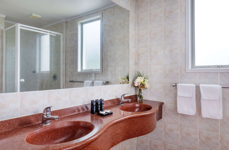 Bathroom 4, Arawa Park Hotel, Rotorua