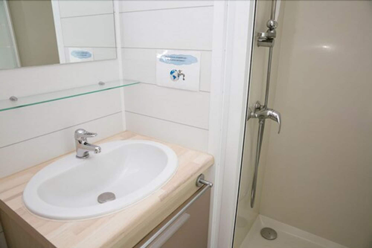 Bathroom, Camping Haliotis, Manche