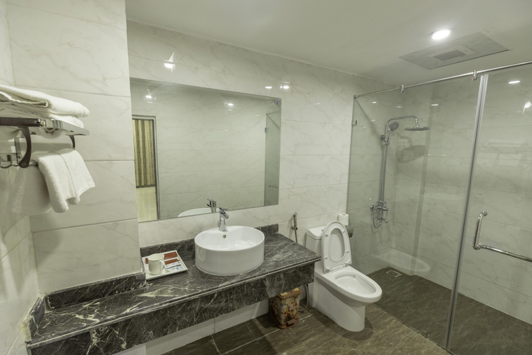 Bathroom 3, Huu Nghi 1 Hotel, Móng Cái