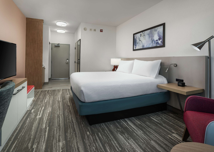 Bedroom 2, Hilton Garden Inn Olive Branch, MS, Desoto