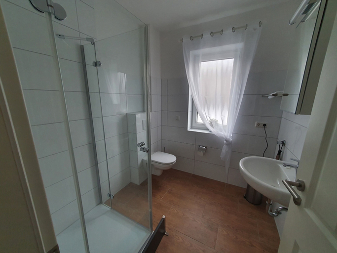 Bathroom 3, Haus Taybeerweg, Aurich