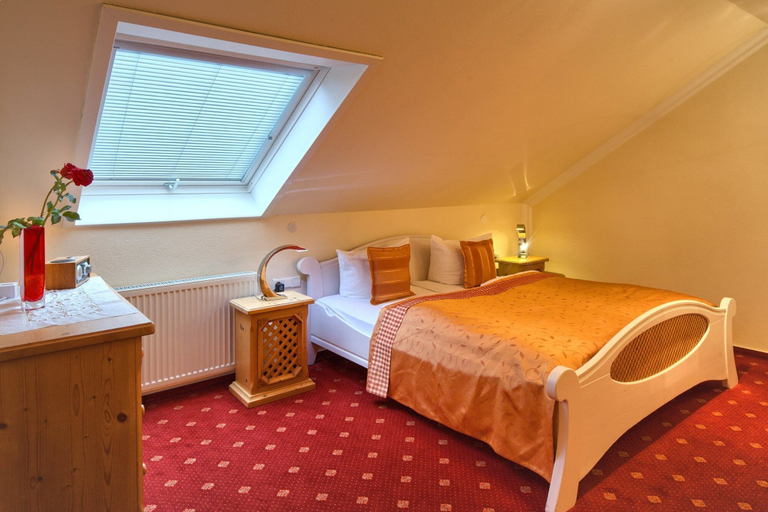 Bedroom 3, Hotel Restaurant Kaiserhof, Lörrach