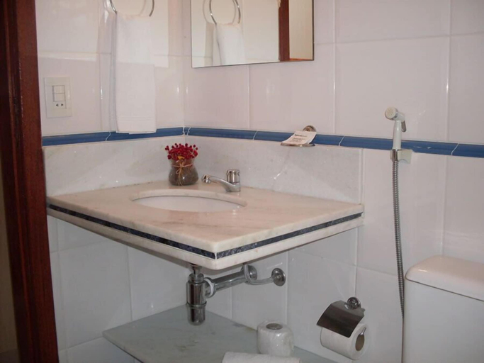 Bathroom 4, Pousada Boulevard, Cabo Frio