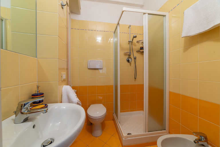Bathroom 2, Il Battello, Genova