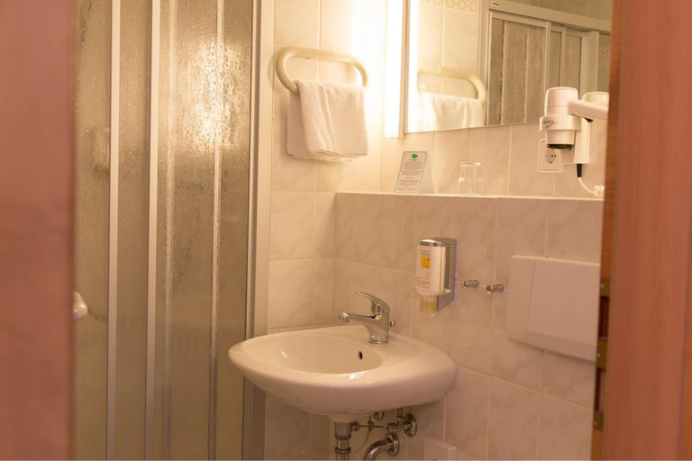 Bathroom 5, Werrapark Resort Hotel Frankenblick, Hildburghausen