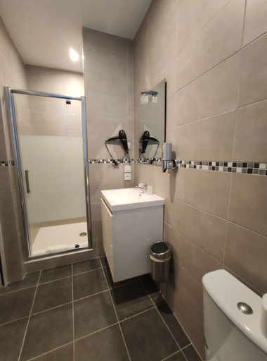 Bathroom 3, Hôtel Le Dormeux, Cher