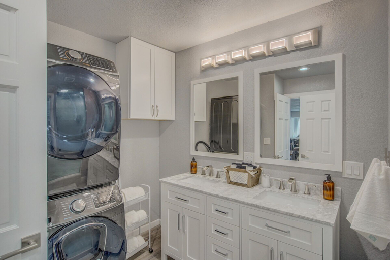 Bathroom 4, Verdant Oasisluxury, Traveler's Home W/hottub!, El Paso