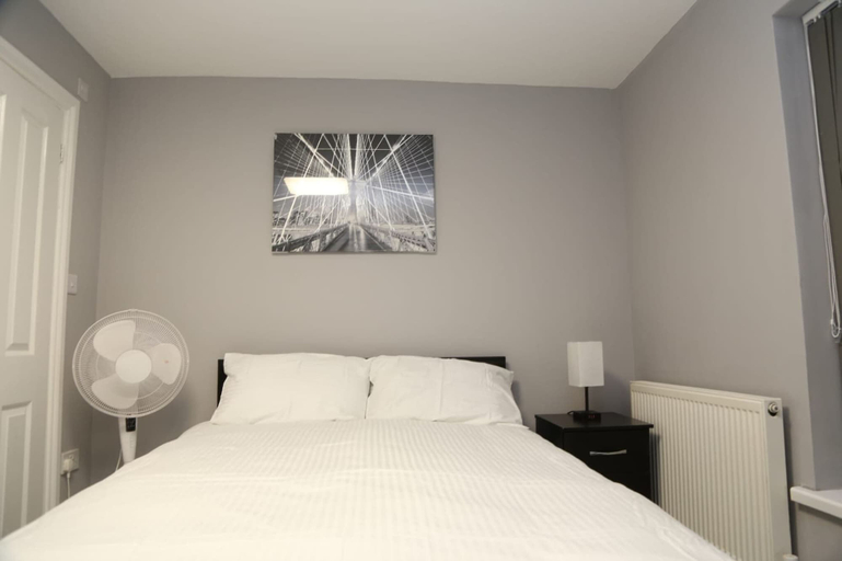 Bedroom 2, Room in House - A A Guest Room8, London