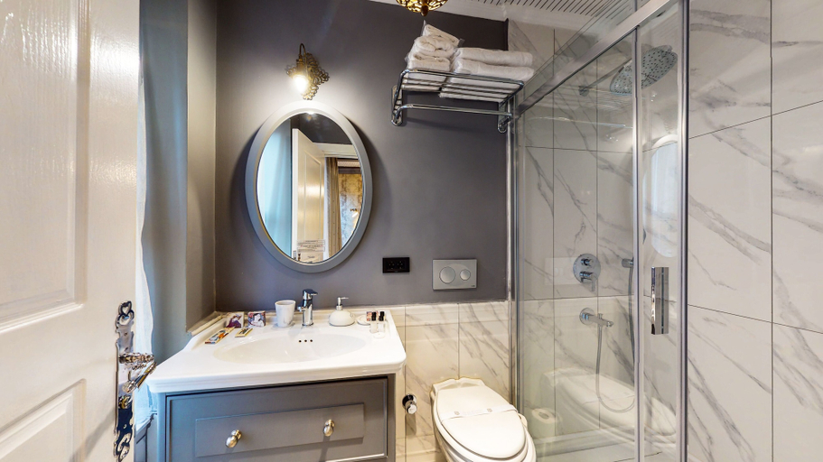 Bathroom 5, FAIK PASHA HOTELS, Beyoğlu