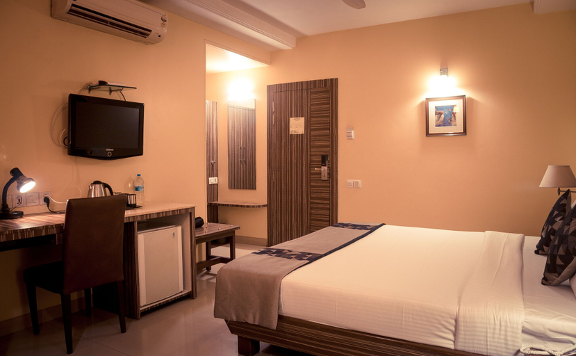 Bedroom 3, Kapila Business Hotel, Pune