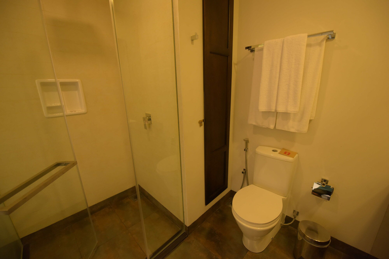 Bathroom 5, Hotel Nippon Colombo, Colombo