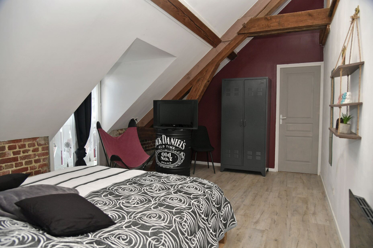 Bedroom 2, Les Colombines, Somme
