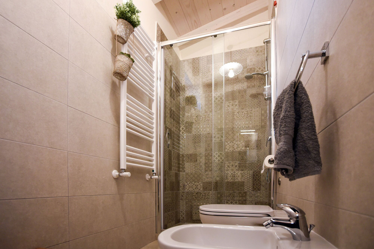 Bathroom 5, Kapsott B&B, Barletta-Andria-Trani