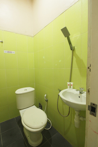 Bathroom 4, 820 Abad Baru Hotel, Pangandaran