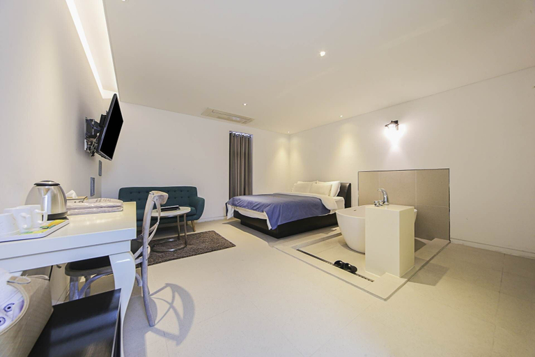 Bedroom 3, Hotel Myeongjak, Chuncheon