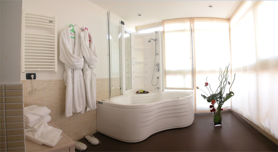 Bathroom 4, Best Western Plus Globus Hotel, Rome