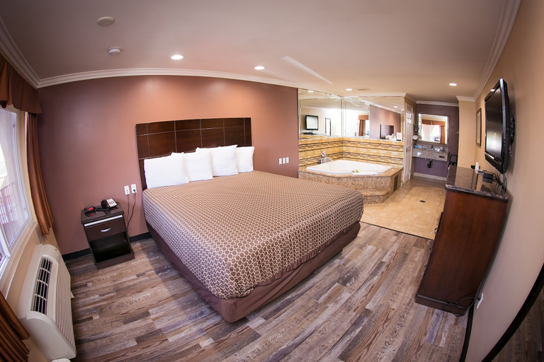 Bedroom 3, Rodeway Inn & Suites Bellflower, Los Angeles