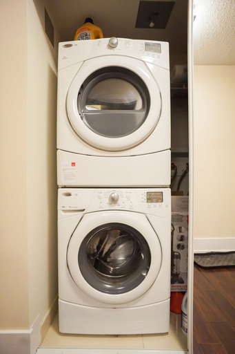 Bathroom 3, Applewood Suites - Luxury 3 BDRM, Toronto