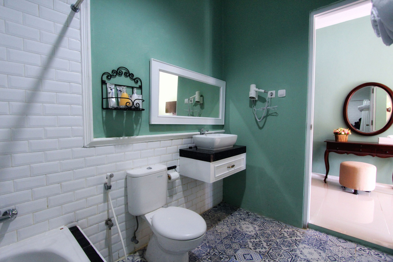 Bathroom 5, Omah Madam Bed and Breakfast, Semarang