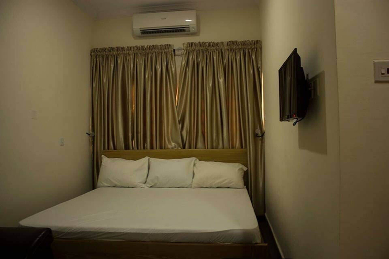 Bedroom, Craven Cottage Inn, Mainland