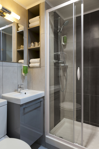 Bathroom 4, FH CONFORT ARENA, Loiret