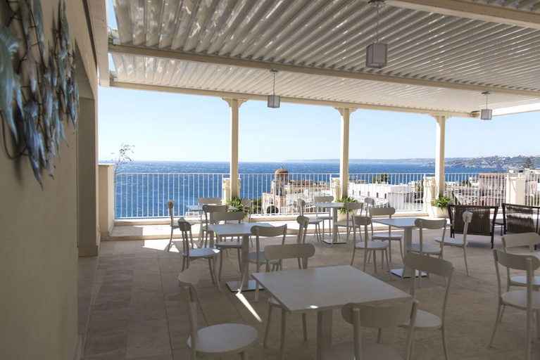 Food & Drinks
