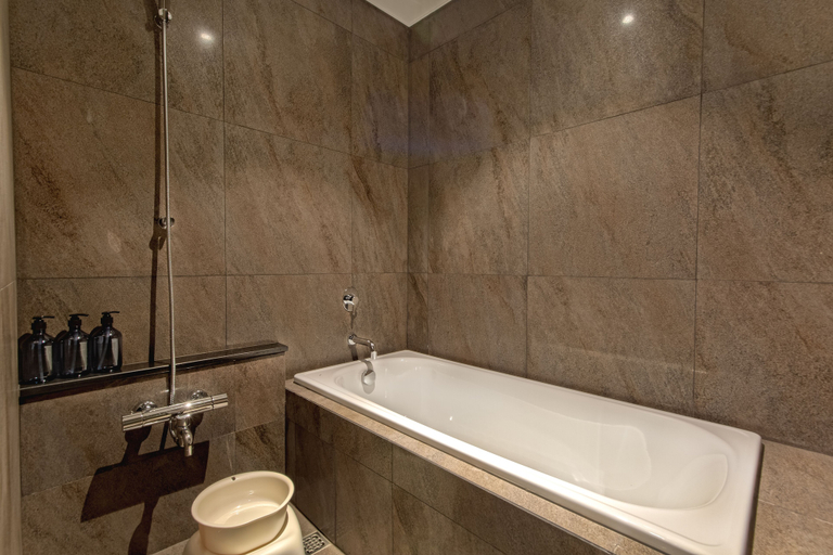 Bathroom 5, Isoras Cikarang, Cikarang