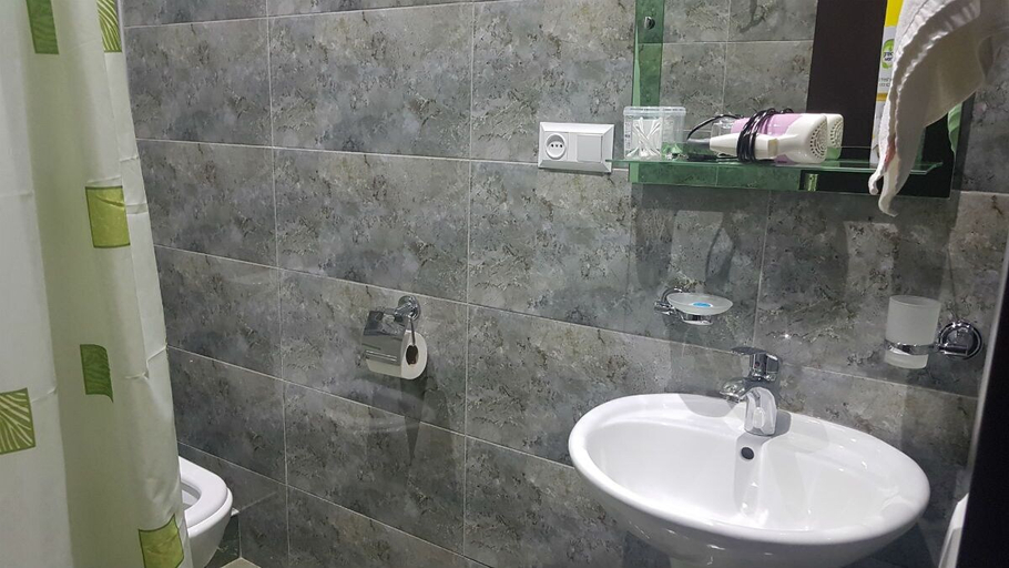 Bathroom 2, Stal Hotel +, Tbilisi