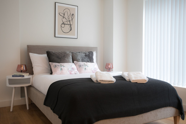 Bedroom 2, Moonside - Stunning Angel Apartments, London